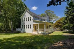 Porches and King Beds - Image 2